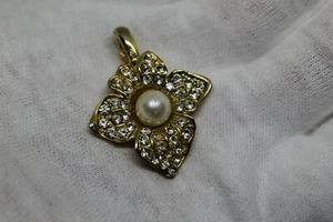 Colgante Hoja Dorada y Pedreria Vintage RETRO c.1960s España - Picture 1 of 2