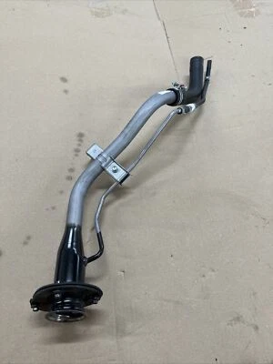 Гриф топливного бака 2016-2019 Mazda MX-5 Miata 16-19 - Изображение 1 из 4