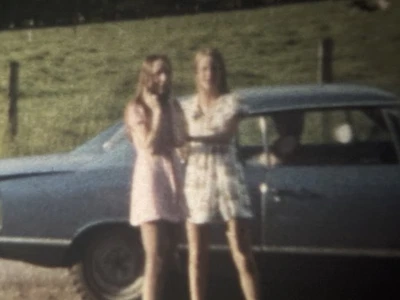 Carrete de película casera Super 8 mm Highschool Graduation Exgging at the Beach 1974 Foto 1 de 4