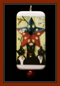 THE THREE BLACK CATS AND PRIMITIVE STAR PENDANT WITH CORD AND GIFT BOX - Picture 1 of 2