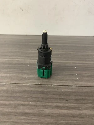 Interruptor luz freno peugeot 207 2010 (9670430580) Foto 1 de 4