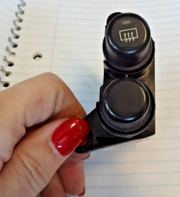 91 92 93 94 95 96 97 98 99 Mitsubishi 3000GT Stealth Rear Defrost Switch Button Foto 1 de 4