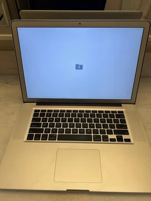 Apple MacBook Pro modelo A1286 2010 15" S/N W80450KQAGY-USADO - Imagem 1 de 4