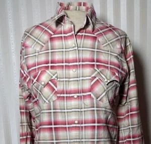 Camisa a presión grande occidental bordada a cuadros a cuadros a cuadros Panhandle Rough Stock para mujer - Imagen 1 de 8