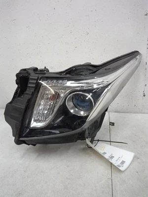 Faro halógeno derecho pasajero Cadillac ATS 13 14 15 16 17 2018 Foto 1 de 4