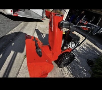 Двухступенчатый снегоочиститель Ariens Deluxe ST24LE 254 куб. см - красный - Изображение 1 из 3