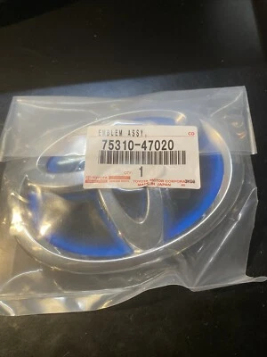 2010-2017 Toyota Luggage Compartment Door Emblem 75310-47020 - Image 1 of 4
