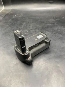 UNBRANDED Battery Grip For Nikon D3200/D3100+ - Picture 1 of 14