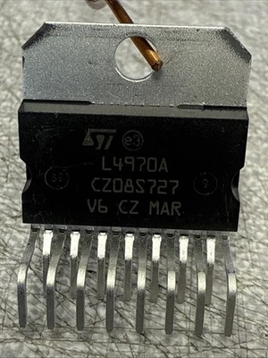 STMICROELECTRONICS New Old Stock 2X L4970A Step down switching regulator 15 pin TH.