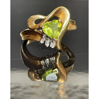 YELLOW GOLD PERIDOT & DIAMOND STYLIZED HEART RING SIZE 5.5 SKY - Image 1 of 4