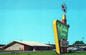Evansville Indiana Holiday Inn Postcard - Picture 1 of 2