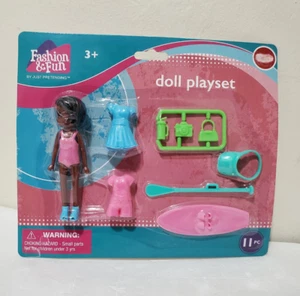 Just Fing Fashion & Fun Doll Playset Un'avventura elegante 1 1 pezzo vestito - Foto 1 di 6