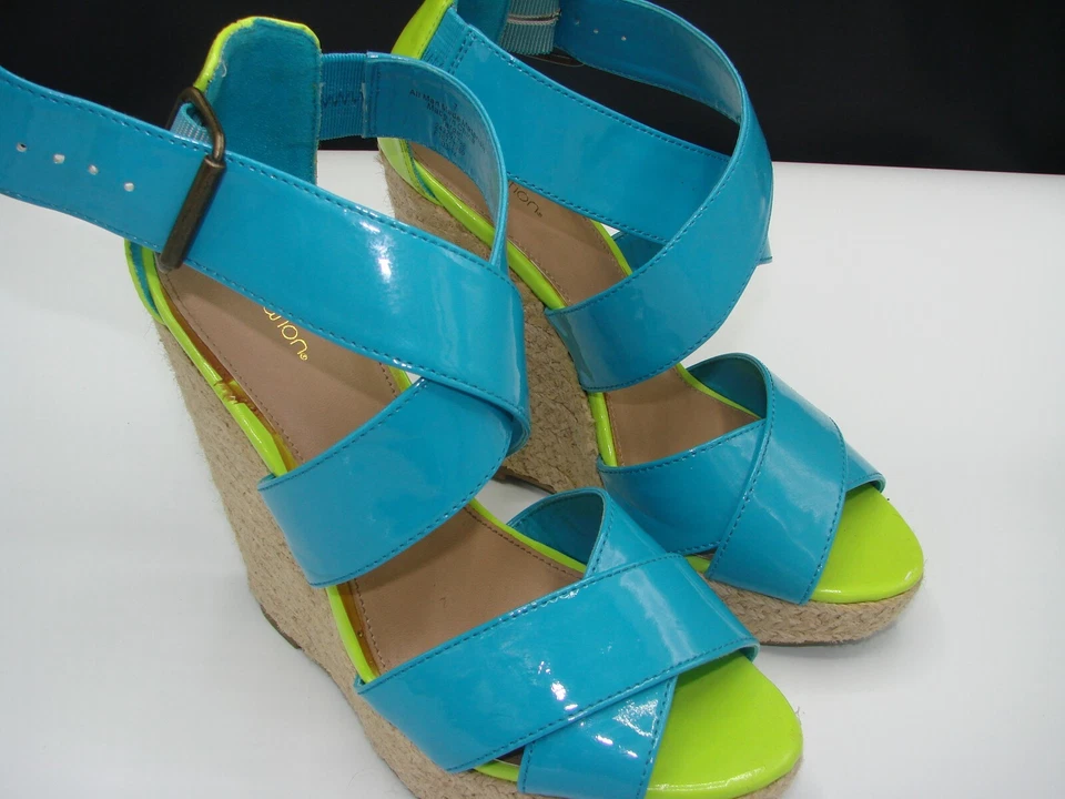 Клинья Xhilaration размер 7 Seahawks лакированная кожа зеленый синий широкий ремень с открытым носком - Изображение 1 из 4