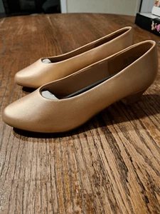 New Comfortview Vida Gold Low Kitten Heels 8.5M Slip-On Dress Shoes Metallic - Picture 1 of 5