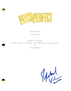 Rebel Wilson signed Autogramm Pitch Perfect Full Movie Script Drehbuch Fat Amy - Bild 1 von 4