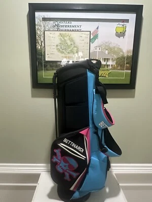 BOLSA DE GOLF BETTINARDI CALAVERA Y HUESOS  Foto 1 de 4