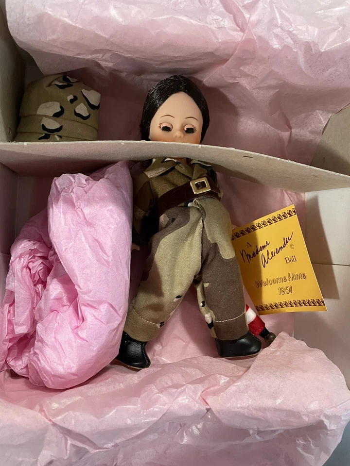 Madame Alexander Welcome Home Desert Storm 1991 Girl Doll, 8 in, 913
