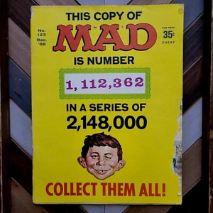 Fútbol de la escuela secundaria vintage MAD Magazine #123 (diciembre de 1968) | bajo grado - Imagen 1 de 5