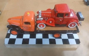 1941 Chevy Flatbed Truck " AJAX " & 1932 CHEVY ROADSTER FIRE CHIEF CAR - Bild 1 von 7