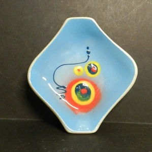PAX42 -- MODERNIST ART POTTERY PORCELAIN SMALL DISH W/ SILICONE FEET 4 3/4" SQ - Picture 1 of 5