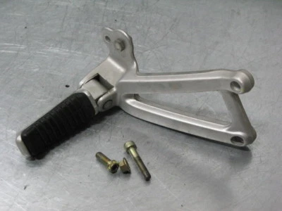 Suporte de montagem Ducati ST4S ST4 S 02 traseiro direito Footpeg Foot Peg RR fabricante de equipamento original - Imagem 1 de 2