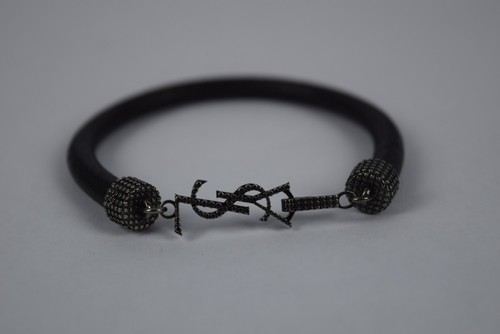 SAINT LAURENT (YSL) Nuovo con etichetta! Bracciale YSL Saint Laurent Opyum metallo e pelle nero logo tg S