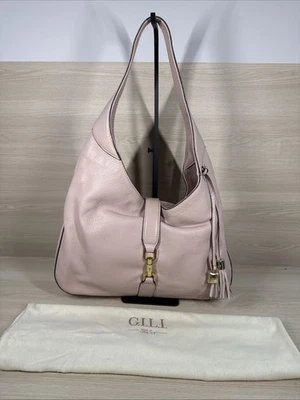 G.I.L.I. Bolso de hombro hobo de cuero de gran tamaño rosa polvoriento borla cremallera detalles Foto 1 de 4