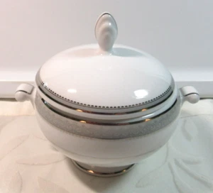 Mikasa PLATIN CROWN (L3428) *1 Zuckerdose & Deckel* 4 1/2" weiß/silber Akzent - Bild 1 von 5
