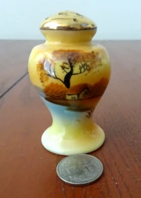 SHAKER SINGLE TREE IN THE MEADOW (1) SALT SHAKER NORITAKE JAPAN 1918 #137-G - Image 1 of 4