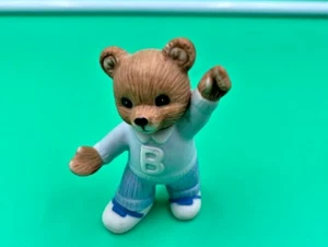 Figura de cerámica de coleccionista HOMCO Cheering Bear de 3" - Imagen 1 de 2
