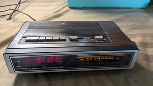 Vintage Realistic CHRONOMATIC - 211 Radio And Alarm Clock Tested Works - Picture 1 of 6