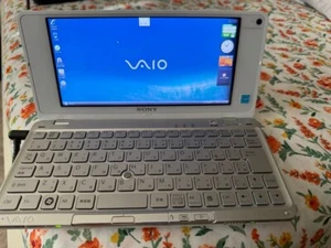 SONY VAIO type P VGN-P70H_W Crystal White (Comes With Case, Charger, and Manual) - Picture 1 of 3