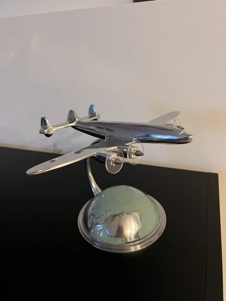 Authentic Models Aluminium Flugzeug auf Weltkugel – AM 2019, Nr. 4440, Deko - Bild 1 von 3