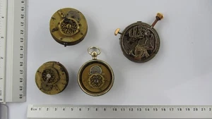 Lot de 4 montres Gousset anciennes coq , sonnerie , pour pièces .(14) - Foto 1 di 15