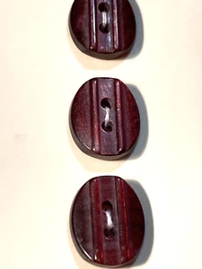 Vintage Streamline Kunststoffknöpfe weinrot oval strukturiert 2 Loch 1/2" 3 auf Karte - Bild 1 von 4