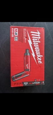 Destornillador hexagonal Milwaukee 2101-22 M4 4V 1/4 pulgadas con kit de dos baterías Foto 1 de 2