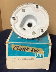 Corvette taillight housing (w/FO) - 1968-71 - NOS - GM# 5960549 - Picture 1 of 5