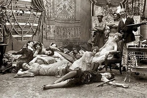 FRENCH OPIUM PARTY 1918 HISTORIC 4X6 PHOTO POSTCARD - Picture 1 of 5