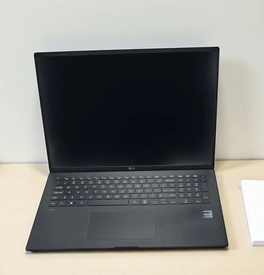 LG GRAM 17" Laptop 172B90R-K. AAC7U1 i7-1360P 32 GB 512 GB SSD Windows 11 - Image 1 of 4