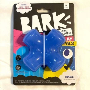 BARK Hundespielzeug Super Chewer Snaxle Play Pals Leckerli Spender Quietschen Sprungkraft Medium - Bild 1 von 10