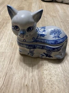 PORCELAIN DELFT STYLE BLUE AND WHITE COVERED CAT KITTEN TRINKET BOX no chips - Picture 1 of 9