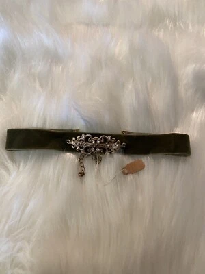 Beautiful olive green velvet choker gold plated pendant rhinestone - Image 1 of 3