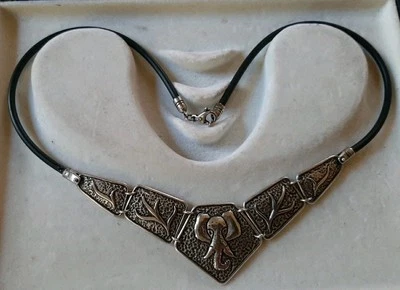 COLLANA ARGENTO 800 MARTELLATA VINTAGE . LAVORAZIONE ITALIA VI DISEGNO ETNICO  - Immagine 1 di 4