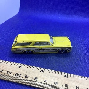 2010 Hot Wheels #111 HW City Works 3/10 CUSTOM '66 GTO WAGON Yellow - Picture 1 of 4