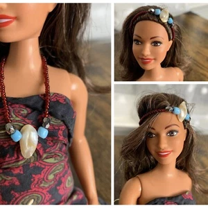 Collana fascia bambola moda fatta a mano personalizzata rossa adatta a Barbie perline boho - Foto 1 di 12