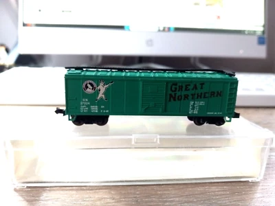 LIFE-LIKE, N SCALE. 40' BOX CAR. GREAT NORTHERN. W/METAL WHEELS. FREE SHIPPING. - Image 1 of 4