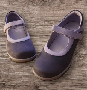 dansko mary jane clogs 38 translates to US size 7.5 - 8 - Picture 1 of 6