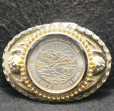 XD19127 VINTAGE AÑOS 70 ***FICHA DE JUEGO DE UN DÓLAR*** HEBILLA DE CINTURÓN DE CASINO DE JUEGO Foto 1 de 2