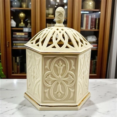 Lenox Illuminations Versailles Octagonal Covered Candlebox 10” Ivory Gold Trim - Imagem 1 de 4