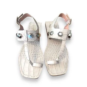 Vince Camuto Leather Toe Loop Sandals Dailette Size 5.5 M Beige Animal Print - Picture 1 of 5